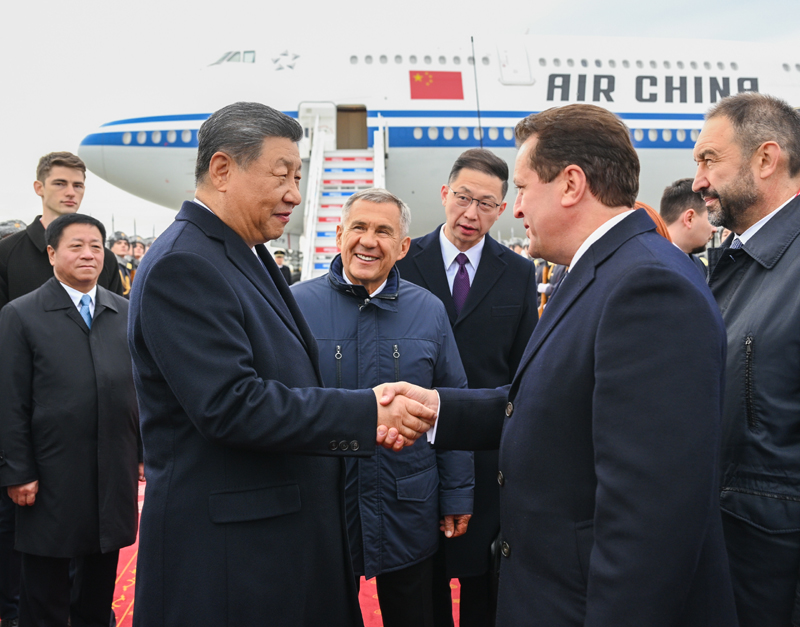 习近平抵达喀山出席金砖国家领导人第十六次会晤1