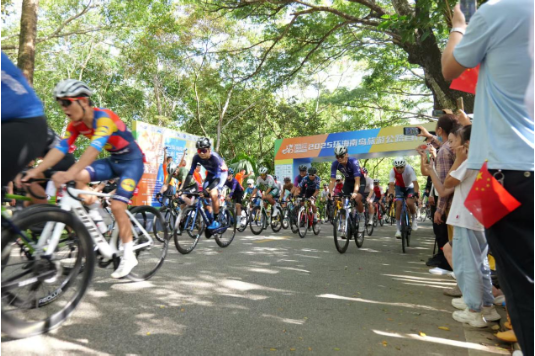 海南“双节”26场赛事点燃消费热情 体育+文旅绘就自贸港假日新图景1